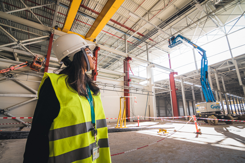 Female employee at Siemens Gamesa Tangier factory construction s